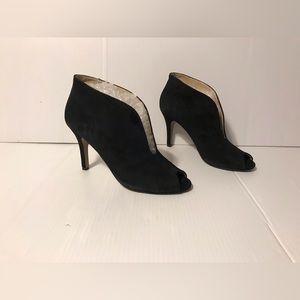 Adrienne Vittadini black suede ankle heel booties size 8 M
